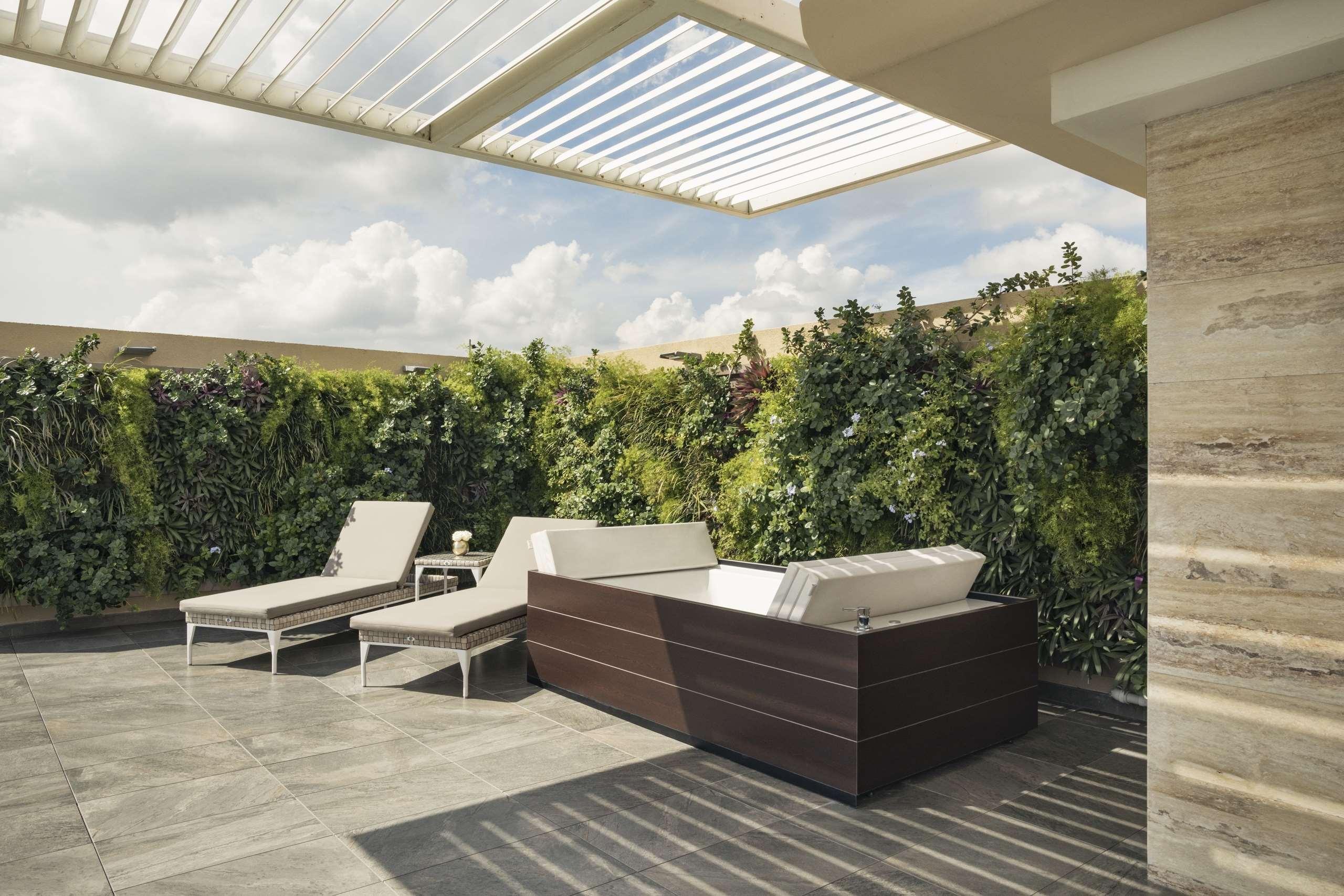 El Embajador, A Royal Hideaway Hotel Santo Domingo Eksteriør bilde A rooftop spa