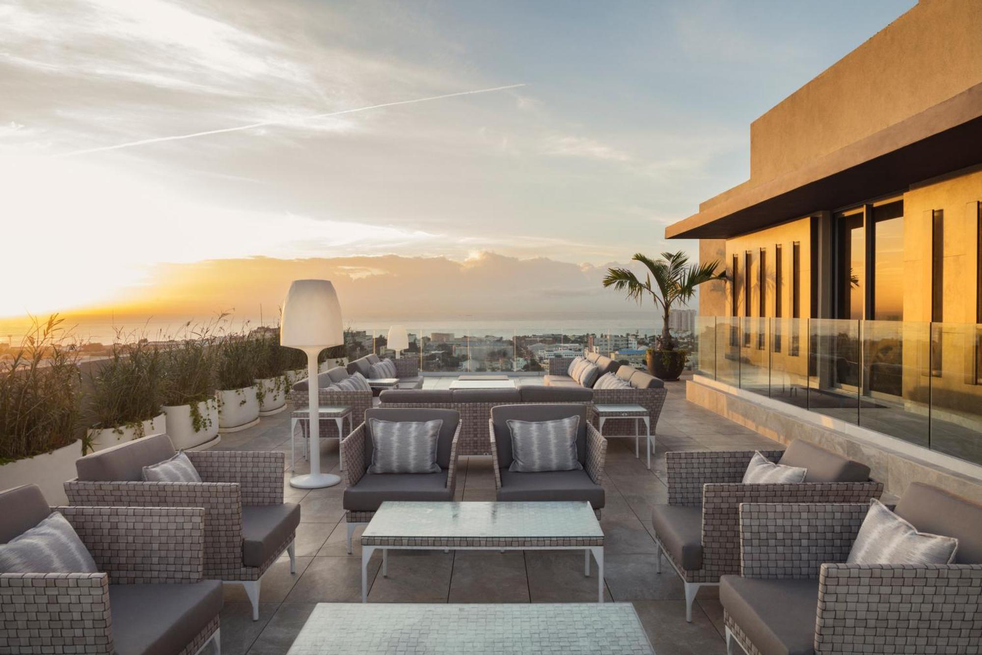 El Embajador, A Royal Hideaway Hotel Santo Domingo Eksteriør bilde The View Rooftop Bar