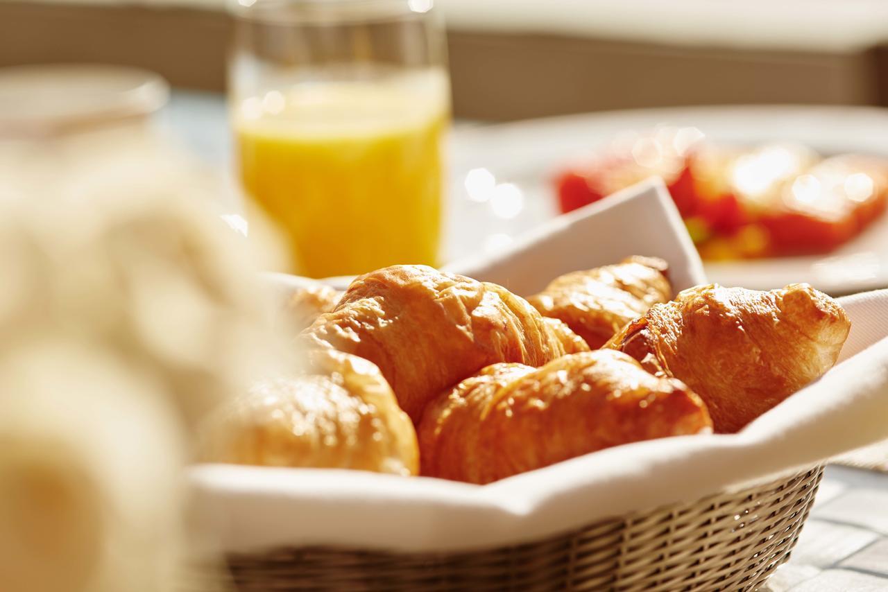 El Embajador, A Royal Hideaway Hotel Santo Domingo Eksteriør bilde Croissants